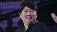 脱颖而出 郭德纲戴假发套变帅哥