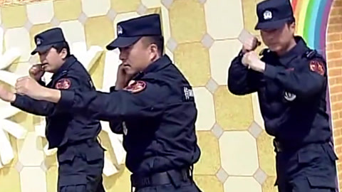 飞跃彩虹第二季 防爆特警轻松挑战 成功登顶