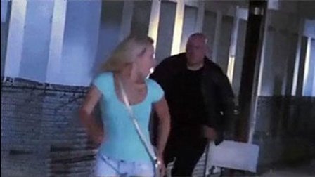猿创精选 爆笑整蛊 男神经街头见到美女就疾跑 41