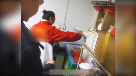 @所有人 女子偷鸭不认账，直至民警在阳台找到