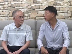 老人英语专业毕业 风光工作曾被称低调富豪