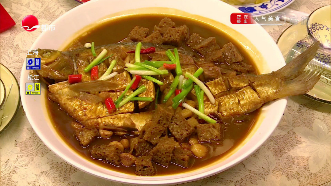 东建路怀旧夜排挡 红烧鳊鱼配烤麸？