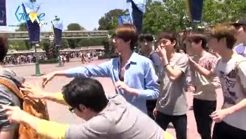 EXO 玩猜拳游戏 EXO At Disneyland 12/05/19-EXO
