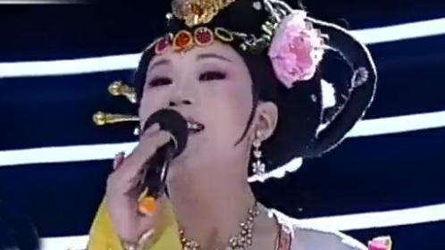 震撼一条龙 帅小伙反串“舞功惊人 美艳绝伦”