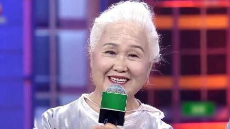 一起来跳舞 高龄大爷现场跳迪斯科