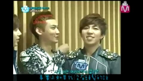IU kiss&cry Mnet Wide 后台花絮 & 采访 中文字幕 12/05/10-U-Kiss (UKiss)