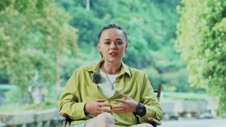 外国小姐姐带你走进大山的心脏，感受贵州独特的山地探险