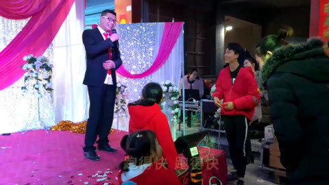 唱罢吹灯 小伙结婚搞笑唱娘子老虎