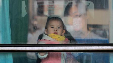 新视界 车窗窥见旅客百态心情