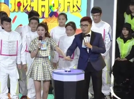 幸运搬搬搬2016 美女主播连滚带爬来闯关