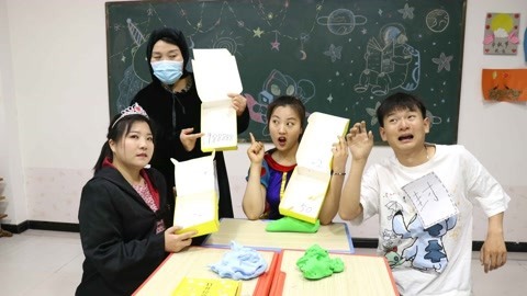 拆盲盒比赛，黑衣人暗中施展魔法作弊，小晴能发现端倪吗？