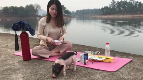 小野花样作 美女野外用灭火器做冰淇淋