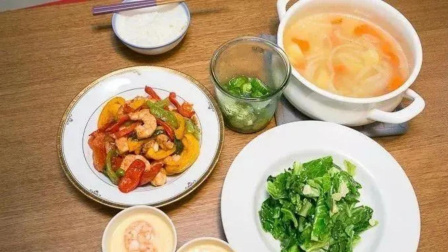 健康之路 晚餐夜宵化会诱发疾病 什么时候吃有益健康