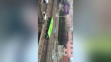蓝天娱乐快报 2016 7月 暴雨最牛公交掉头 司机狭窄路面掉头成功 160721