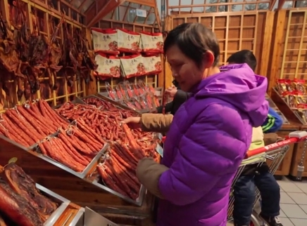 新闻大求真 如何挑选放心香肠？