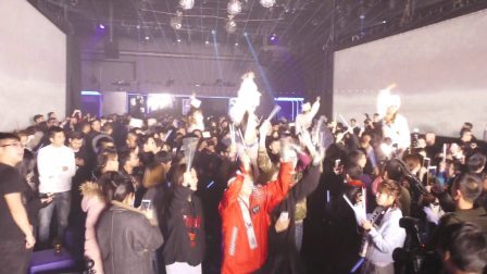土豆娱乐快报 2018 1月 冯德伦代言名酒玩出派对新花样 火车之旅掀感官全新体验 180120