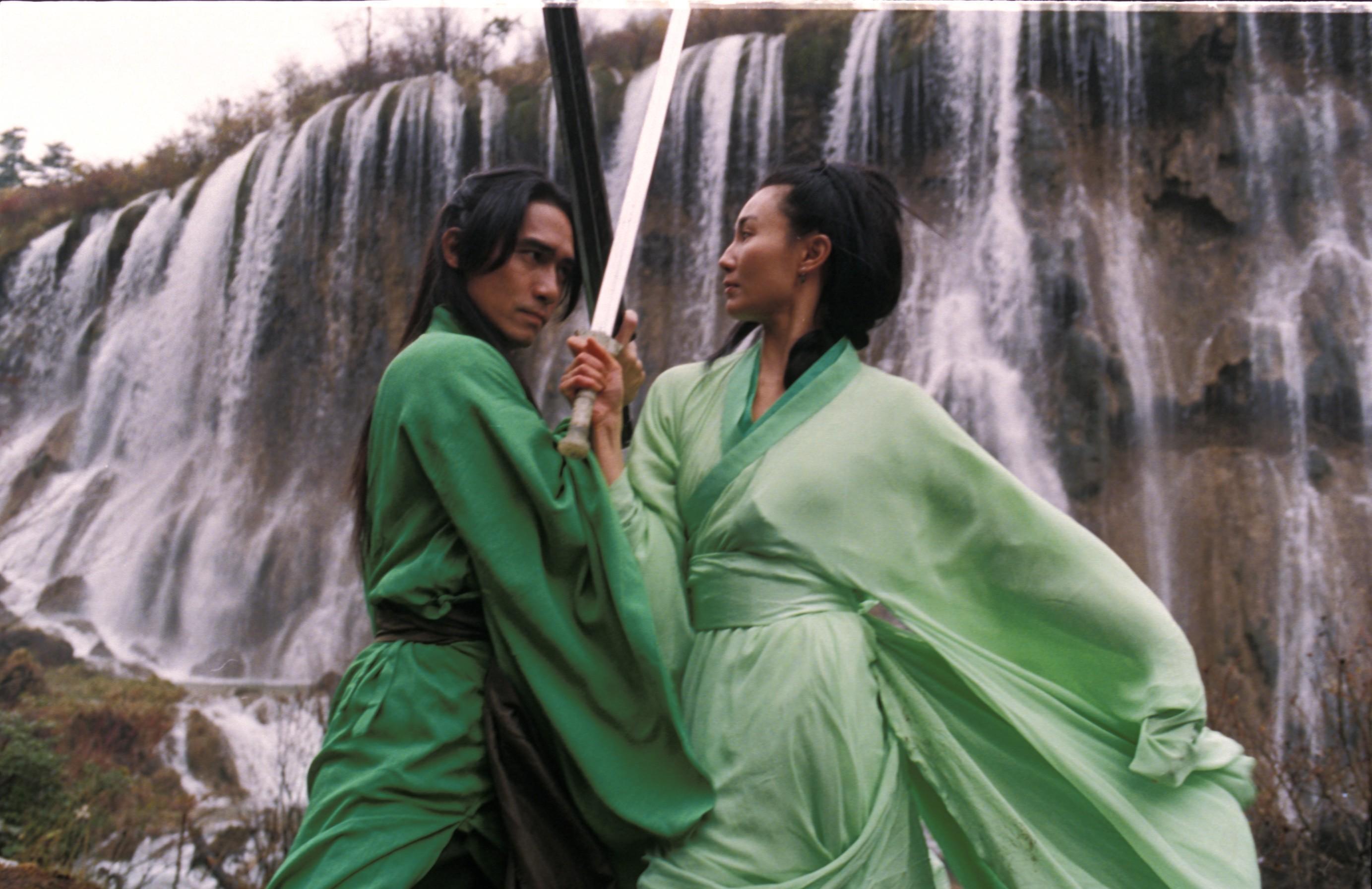 《英雄》在中国电影史上的几个第一: 1,是当年投资最高,票房最高的