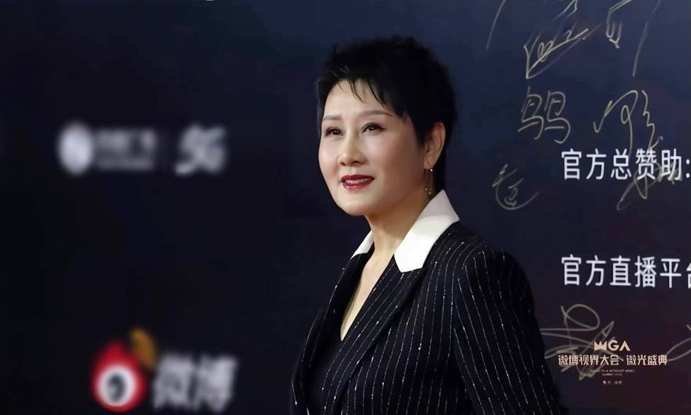 张凯丽获“年度口碑演员”实至名归 亮相微博视界大会见证行业荣耀 - 360娱乐,你开心就好