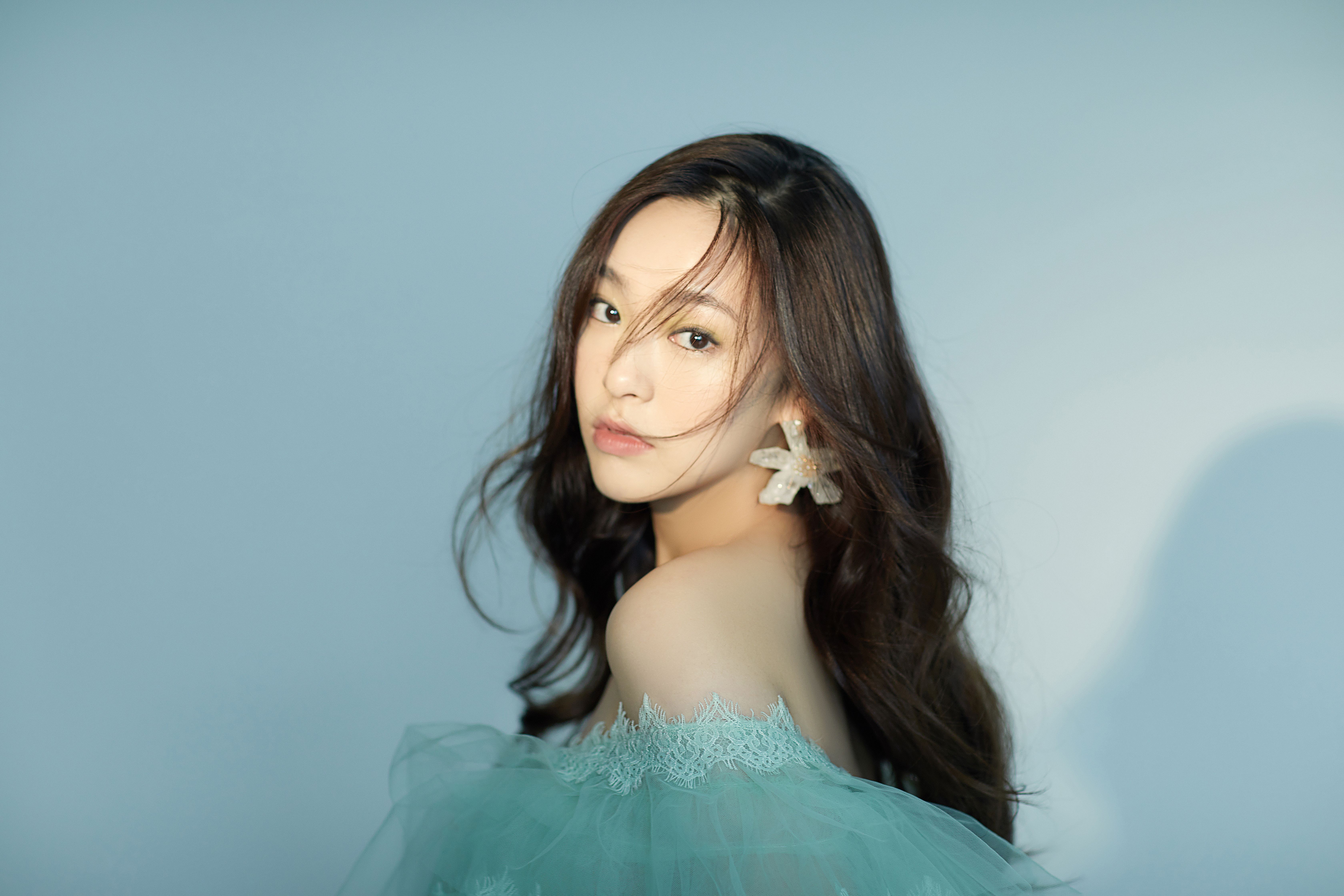 高天妮季节独奏白色情人节上线谱写怦然心动的浪漫恋曲