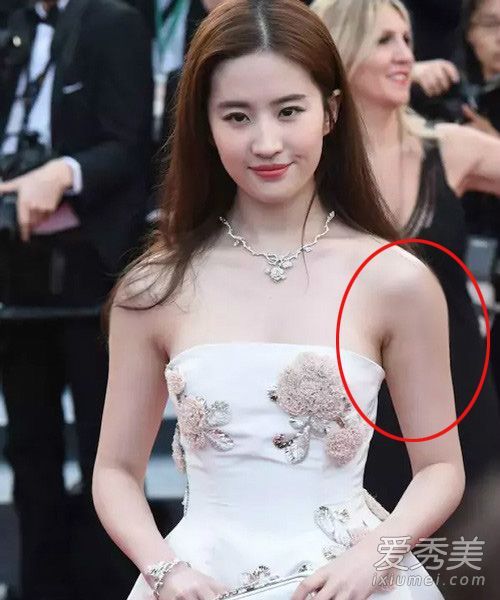 妈呀,不细看不觉得,这么一看,咱仙气满满的神仙姐姐竟然如此五大三粗