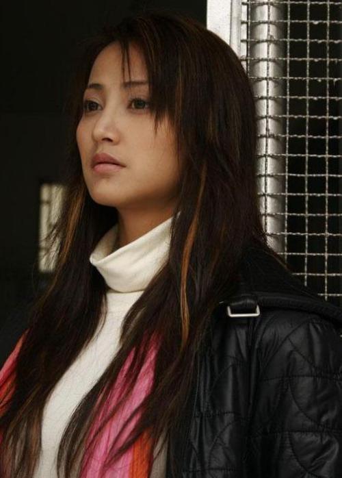 张歆艺如今样貌变成这样,4年换3个男人,网友:玻尿酸打的太多