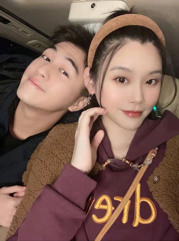 奚梦瑶与何猷君贴脸合照为自己庆生卡点爱你示爱老公甜齁