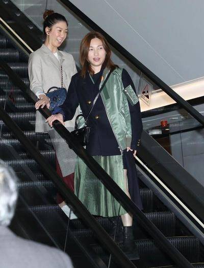 古巨基携51岁妻子观看演唱会,屡传怀孕的陈韵晴露出了上半身