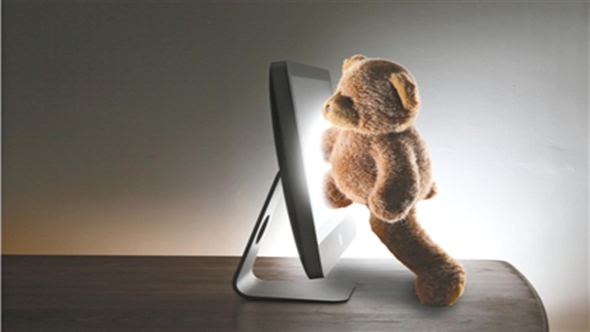 15岁少年网吧吃住20天 亲属差点认不出