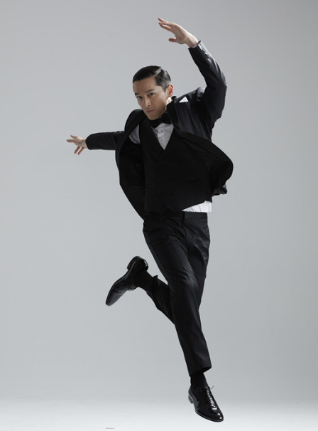 胡歌新写真放飞自我,印小天看了都像尬舞?