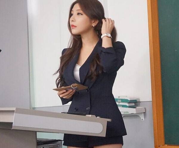 女教师上课撩人:学生看到这一幕忍不住