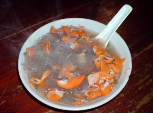 大肠粉扣就是将粉丝煮好,加猪油,鱼露(虾油)