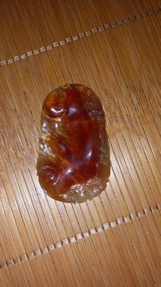 鸡血红翡翠价值多少?