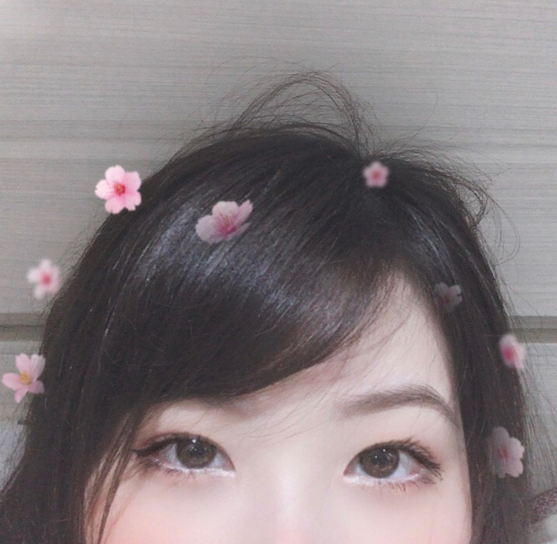 mayumi更新ins晒美照并表白:lpl我爱你