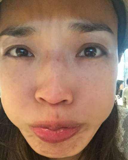 娱乐灌水 娱乐是个圈 素颜照略显疲态,皮肤状况也不怎么好,妆前妆后