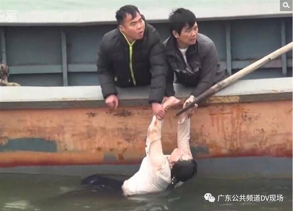 女子跳河轻生 因太胖沉不下去.