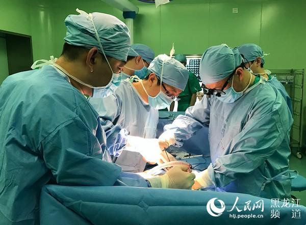 器官捐献让爱与生命接力 哈医大二院同时完成肝脏,肾脏,角膜移植手术