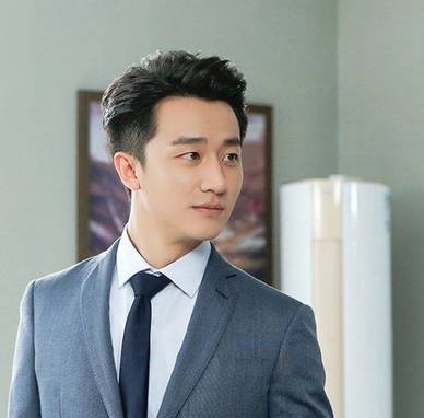 黄轩的身高和肉手又被吐槽了